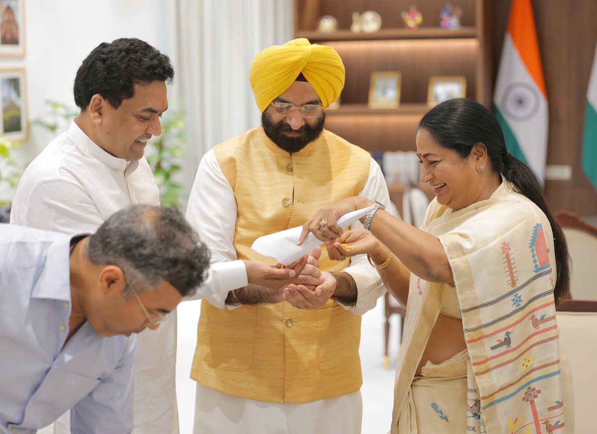 KapilMishra_IND's tweet photo. भव्य विजय - सनातन विरोधियों की पराजय , जनादेश स्पष्ट है हिंदुओं का अपमान करके कोई सत्ता में नहीं रह पाएगा 
जय श्री राम 
जय मां काली https://t.co/BZ6jvO8Ajb