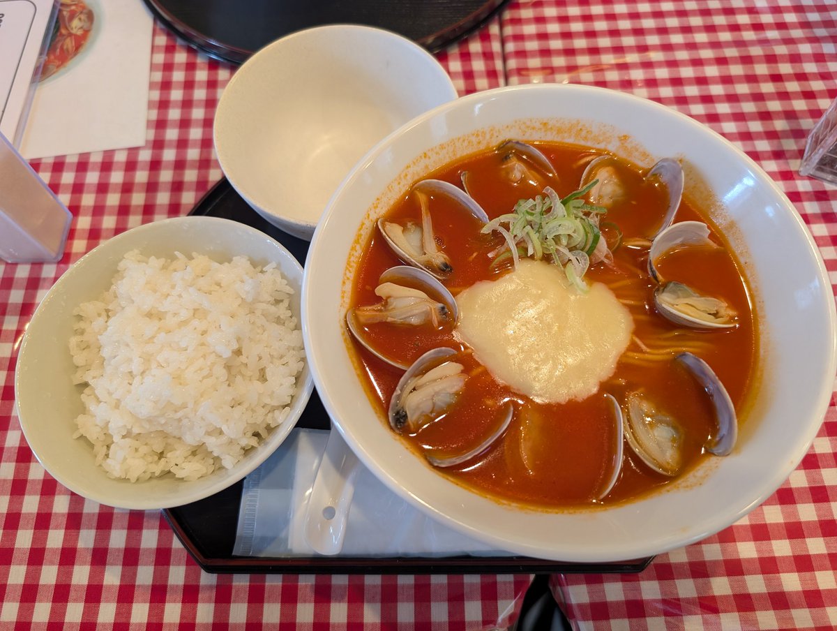 もにも tweet media
