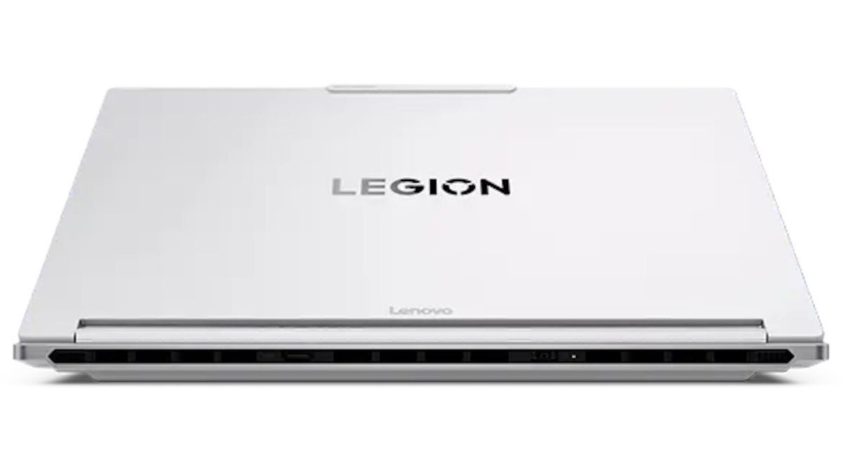 _selrahc_'s tweet image. Lenovoの新ゲーミングノート「Legion 7a Gen 11」。AMD Ryzen AI＋RTX 5060搭載、16インチ240Hz OLEDディスプレイで没入感抜群。AI冷却システムで長時間プレイも快適。約$1,960。 #Gaming #Lenovo
