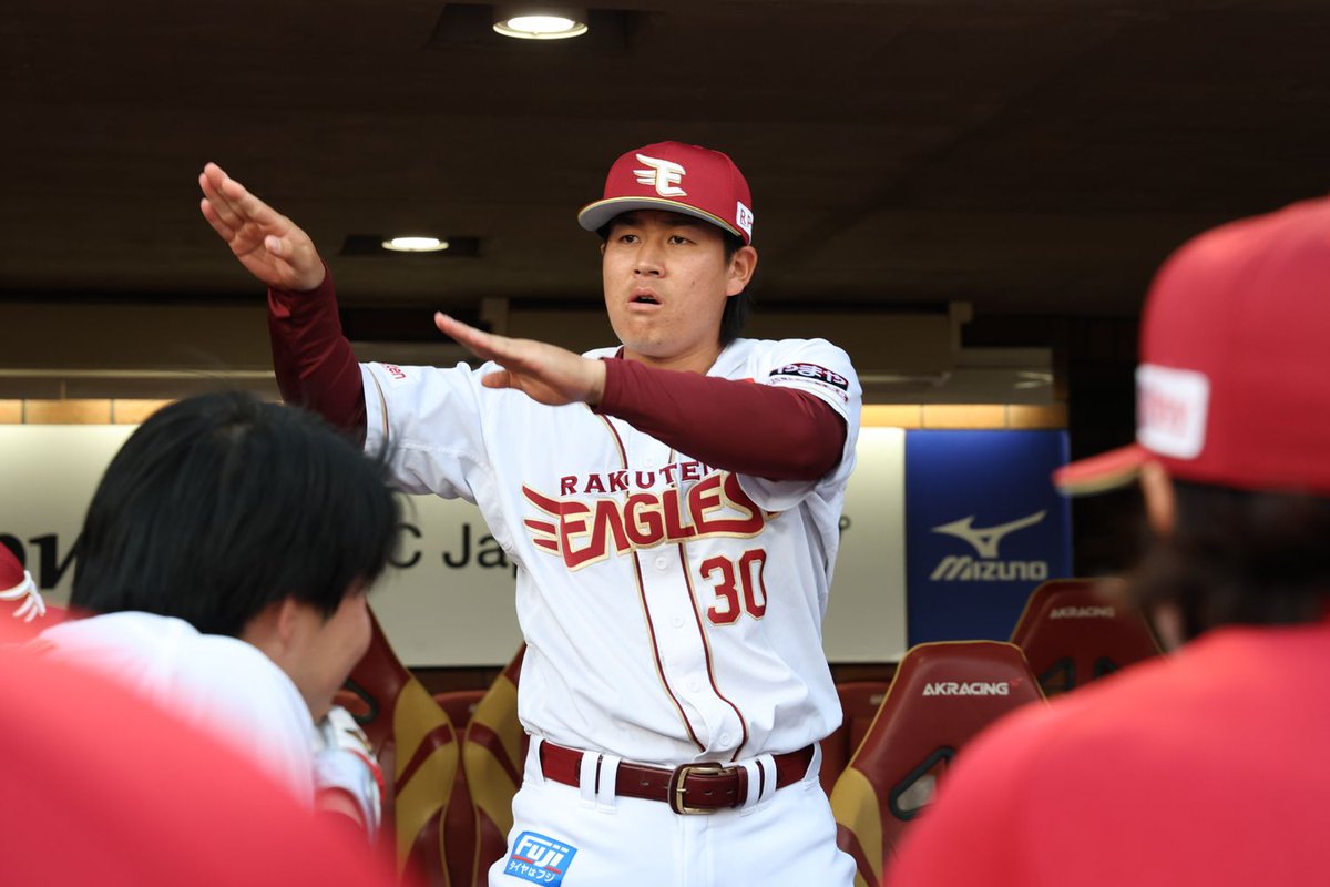 今日も円陣は #繁永晟 選手📣

「僕の円陣で連敗止められたので今日勝ちますよ！さぁ行こう🔥」

#RakutenEagles
#強鷲革新