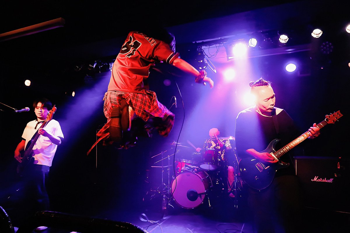 lolMusika's tweet photo. 巣鴨獅子王で元気にライブしてきました!
ご来場の皆さんありがとうございました〜!
アツい反応が返ってきてめちゃめちゃ嬉しくて楽しかったです🤘
#RAIN
#HopHeadIPA
#SxxRxxS
#TIDELAND
の皆さん、これからもよろしくす!
次は5/24(日)@福生Chicken Shack!
よろしくウォンチュー🍻🍻🔥 https://t.co/ks69257QJS