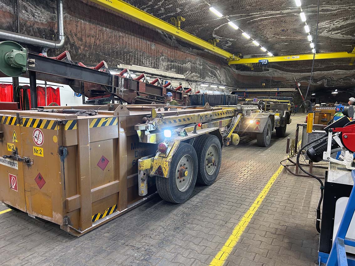 tankcontainer's tweet photo. Doppelwandiger Bergbau Tankcontainer Pegasus 6000 

24/7 Untertage - langlebig, zuverlässig und sicher!

https://t.co/0XzhXqcLld

#bergbau #tankcontainer #pegasus #Krampitz #mining #StorageTank https://t.co/RDMyZ4Z9Xg