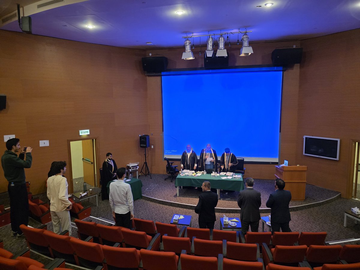 DohaEgitim's tweet photo. Eğitim Müşavirimiz Necmi SAĞIROĞLU, Bakanlığımızın YLSY bursu kapsamında Katar Üniversitesinde doktorasını İlahiyat Fakültesi'nden savunan ilk öğrencimiz Burhan MAZAK'ın doktora tezi savunmasına katılarak öğrencimizi tebrik etmiştir. 
@QatarUniversity @mebyyegm @TC_DohaBE https://t.co/aorB3I9weY