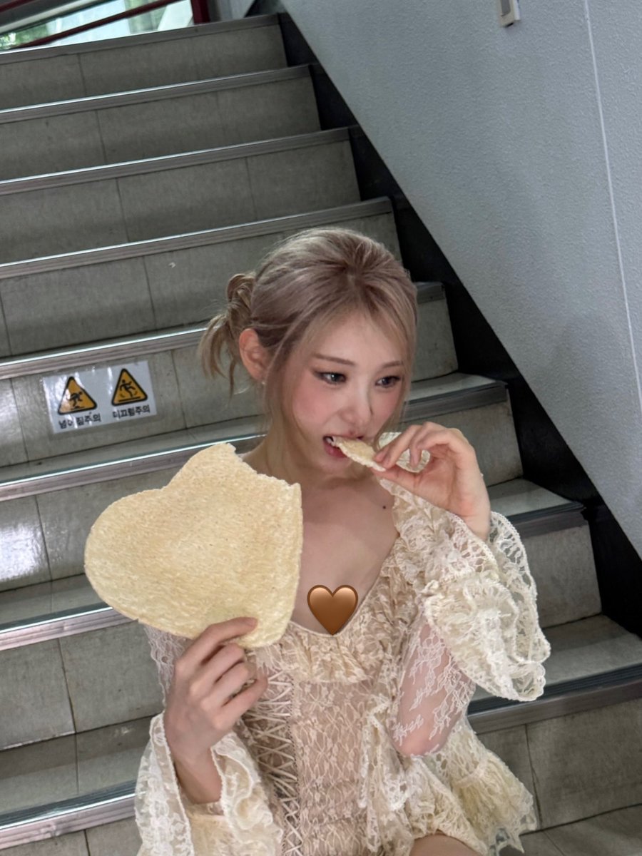 SuSu_0111's tweet photo. 이 눈물많은 초절정미녀를 어떡하면 좋아
ㄴ어떡하긴 안울때까지 평생 사랑해줘야 https://t.co/0XkWMRDDs2