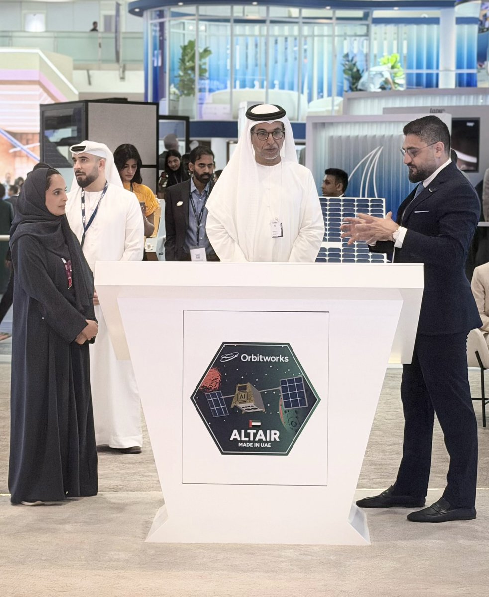 ABUDHABI_FUND's tweet photo. سعادة محمد سيف السويدي، مدير عام #صندوق_أبوظبي_للتنمية يزور جناح شركة أوربت ووركس، على هامش فعاليات #اصنع_في_الإمارات
H.E Mohamed Saif Al Suwaidi, Director General of #ADFD visits the booth of #Orbitworks on the sidelines of #MakeItInTheEmirates https://t.co/sDJzkAHWc2