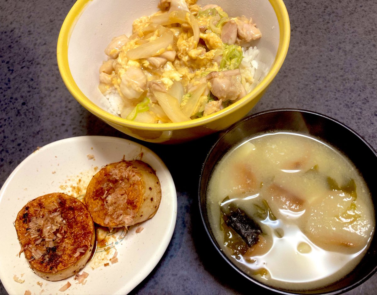 👴Dinner👴
(親子丼と山芋のステーキと味噌汁)