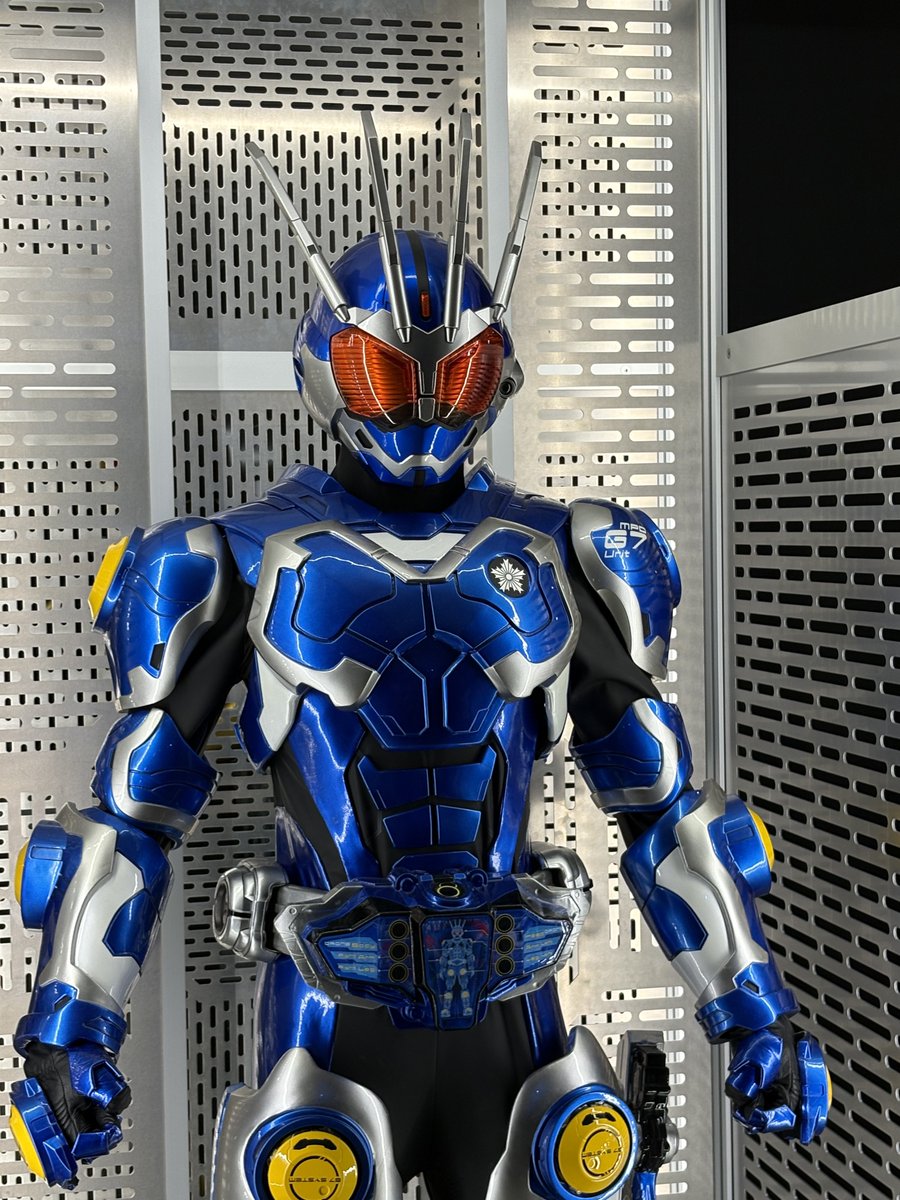 シン tweet media