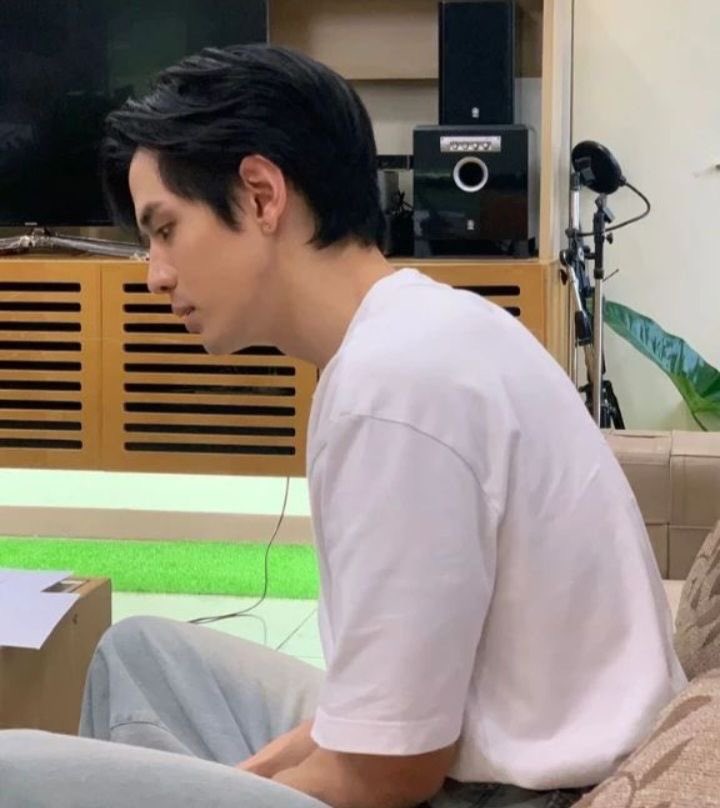 ฐิติภัทร. tweet media