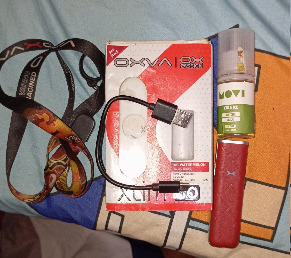 daiyblairs's tweet photo. wts oxva xlim go minus ct (device + box + charger + lanyard + liquid movi matcha ice milk 50%) 250k nego tipis yuk https://t.co/c6w9MHjyZ3