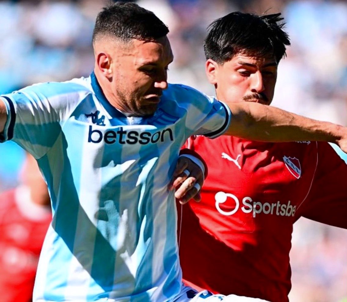 avellaneda_real's tweet image. Podría haber Clásico de #Avellaneda en cuartos de final del Torneo Apertura 

Para eso #Racing debe superar a Estudiantes en La Plata e #Independiente debe ganarle a Central en Arroyito.

En caso de darse, se jugaría en el Libertadores de América.
