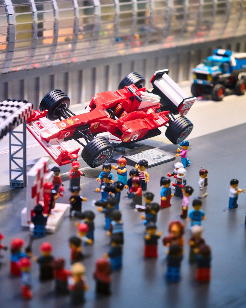 LEGOLANDTokyo's tweet photo. ✨＼GWは【9:30オープン】（5/2〜5/6）／✨

🏁 #レゴF1イベント ～その手で、スリルを～ 開催中！

ミニランドでF1シーンを探してみよう！🔍🏎️
あの“伝説のドライバー”がいるかも…！？
いくつ見つけられるかな👀？

GWは #レゴランド東京 へ！🎉
家族みんなで楽しもう！
🔗 https://t.co/PQjfS8gPKY https://t.co/CY4yAgJuyl