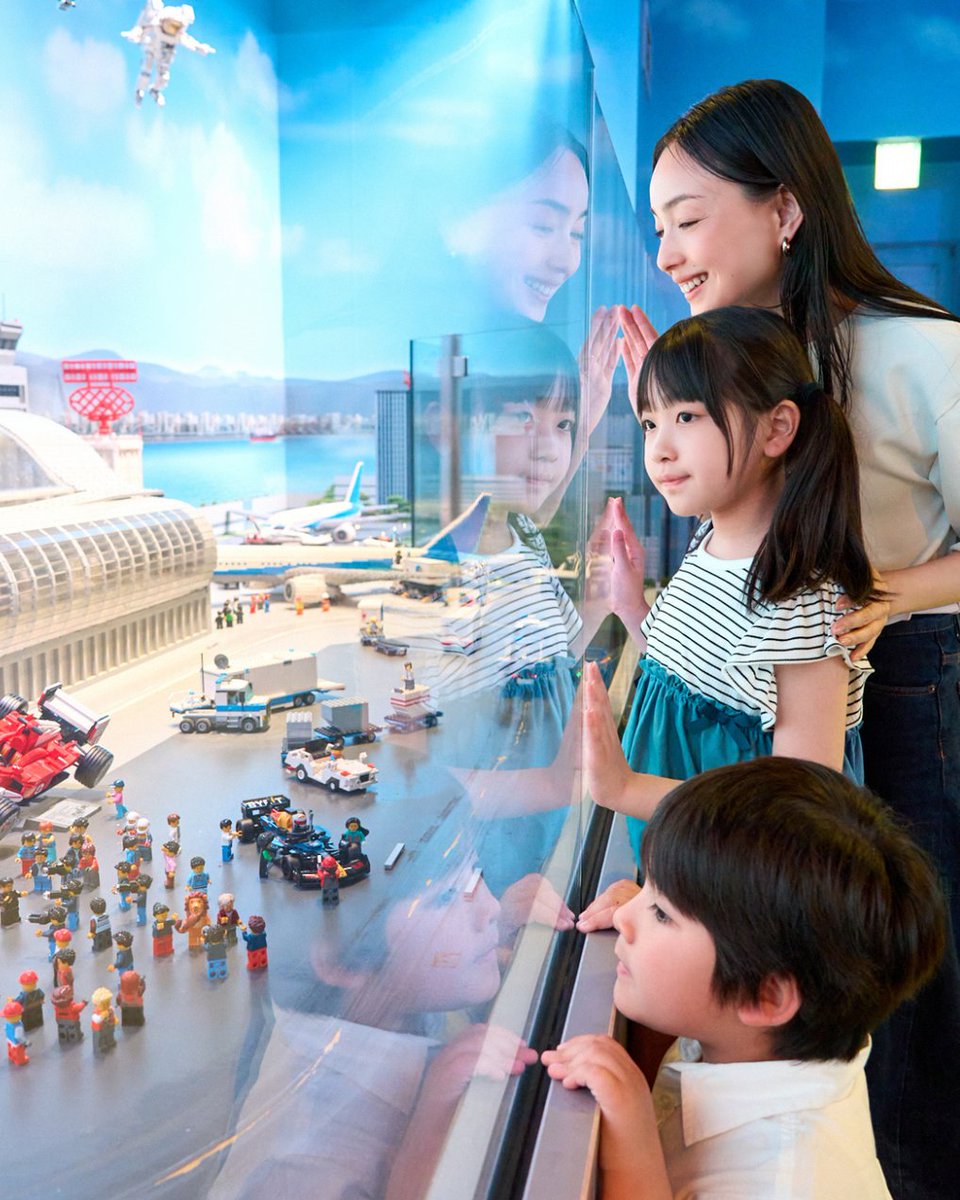 LEGOLANDTokyo's tweet photo. ✨＼GWは【9:30オープン】（5/2〜5/6）／✨

🏁 #レゴF1イベント ～その手で、スリルを～ 開催中！

ミニランドでF1シーンを探してみよう！🔍🏎️
あの“伝説のドライバー”がいるかも…！？
いくつ見つけられるかな👀？

GWは #レゴランド東京 へ！🎉
家族みんなで楽しもう！
🔗 https://t.co/PQjfS8gPKY https://t.co/CY4yAgJuyl