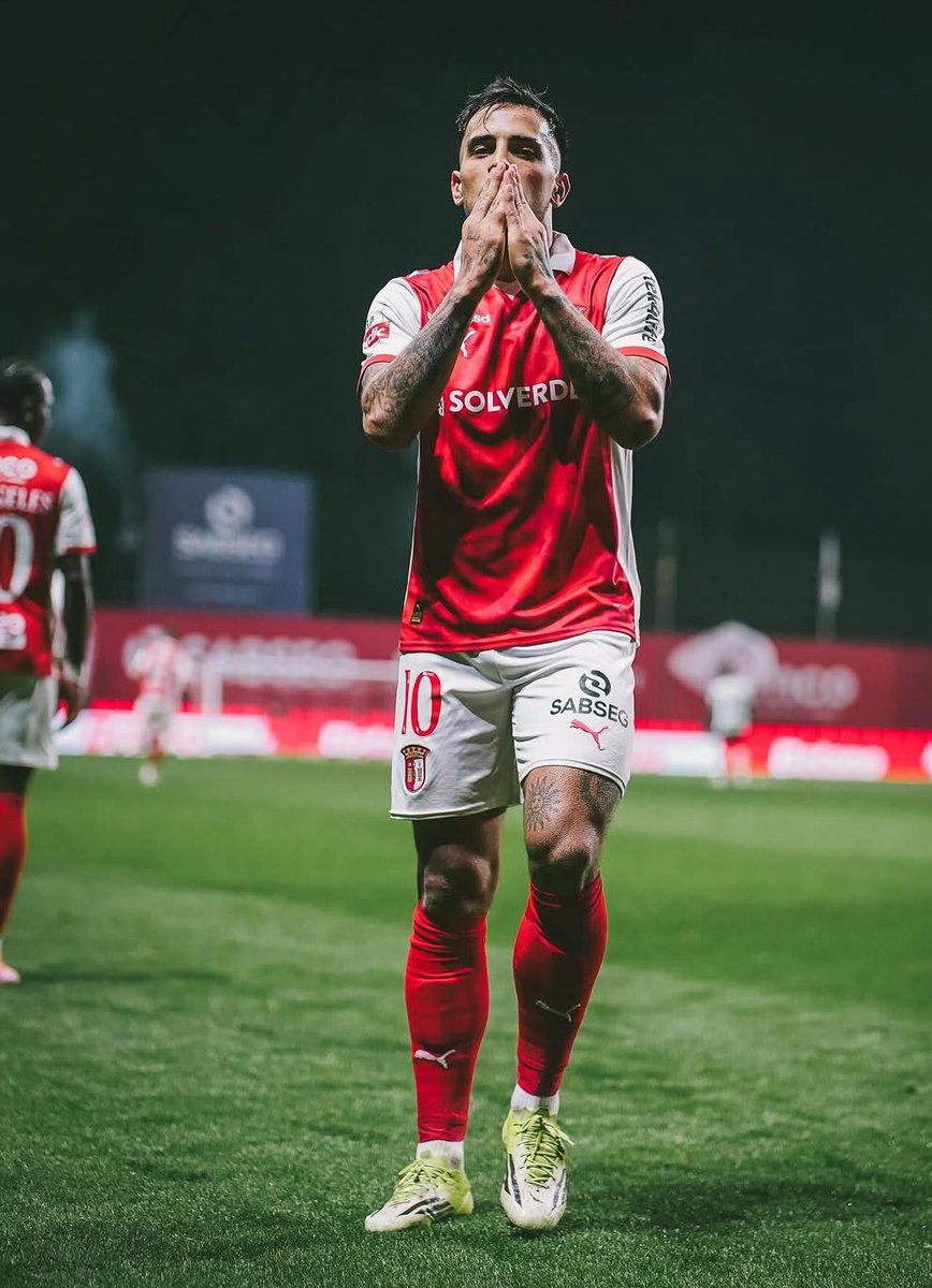 DTransferencias's tweet image. 🚨🚨 Rodrigo Zalazar é o 𝗔𝗟𝗩𝗢 𝗣𝗥𝗜𝗢𝗥𝗜𝗧Á𝗥𝗜𝗢 do Benfica para a próxima temporada, de acordo com o @Record_Portugal.
O SC Braga deverá pedir uma verba superior a 20 milhões de euros pelo médio de 26 anos, adianta a mesma fonte.
Esta época, o atleta soma 23 golos e 7