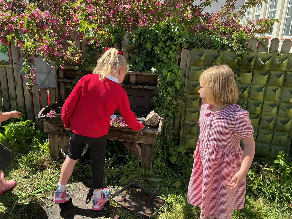 Penclawdd's tweet photo. How many arrays of delicious mud cakes have you got girls?  I cannot wait to sample the goods!  Working together to make our maths fun…and real…well…mud or chocolate not that much difference!! #PencNUM #Penc ACL https://t.co/sqfqd6IqAO