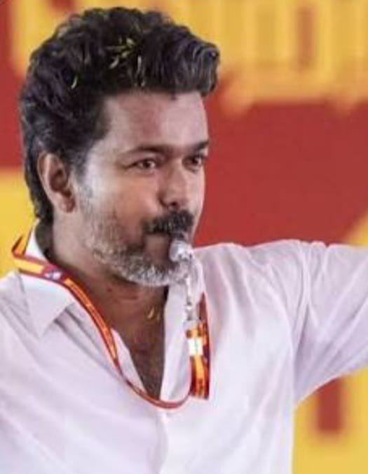 1stIndiaNews's tweet photo. #Jaipur: विजय ने बजा दी "सीटी"
तमिलनाडु में DMK की "सीटी" बजा दी, कांग्रेस की भी "सीटी " बजा दी, TVK ने अन्य दलों की बजा दी "सीटी", शायद यहीं कारण....
#AssemblyElectionResult #ElectionResultOnFirstIndia #TamilNadu #ElectionResult_2026 #ElectionCommission #VijayThalapathy @actorvijay