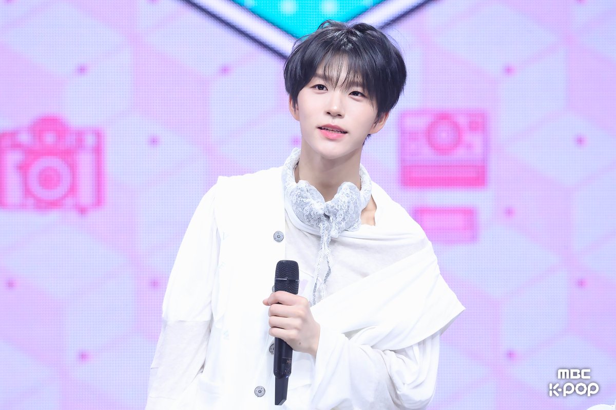 흰 tweet media