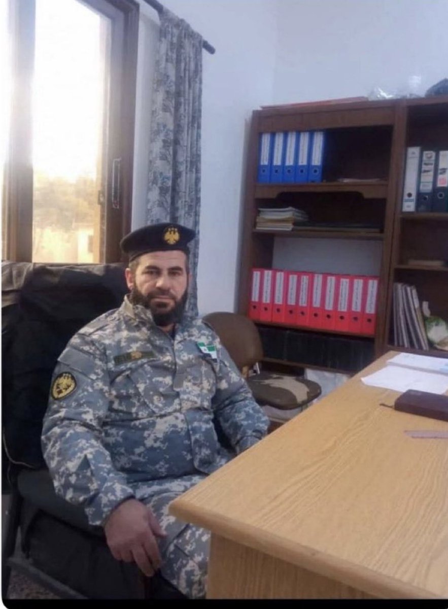 Consulting4502's tweet image. #SYRIE 
Cela pourrait être le 9e commandant de haut rang du « ministère de la Défense » syrien à mourrir d’une « crise cardiaque subite ». Cela en l’espace de deux semaines.

Cela pourrait être qu’#Ahmad_al_Charah  a commencé à éliminer les djihadistes sur ordre de l’étranger.