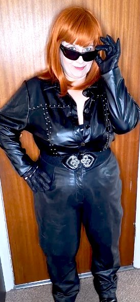 Mrs Leather tweet media