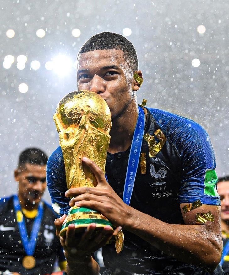 Tobs_fc's tweet image. The World Cup he won in 2018 and the final he lost in 2022 gave him a career. 

He has zero club legacy.