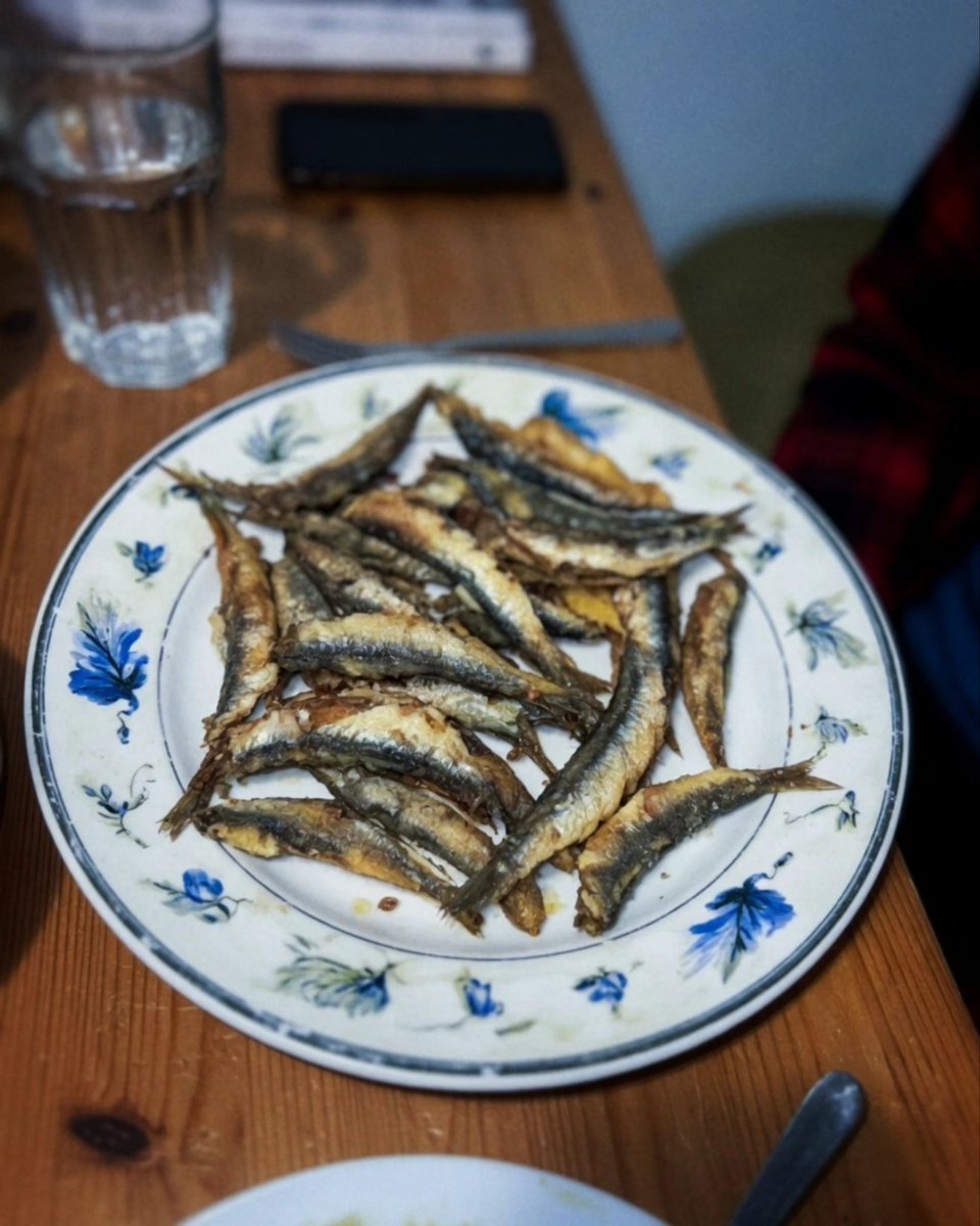 ericLavien's tweet image. Eric Lavién here! Straight from yesterday dinner, fried anchovies of which they were oh so delicious. Mediterranean dish at its best. 😍🤘🍭 #photooftheday #SundayNight