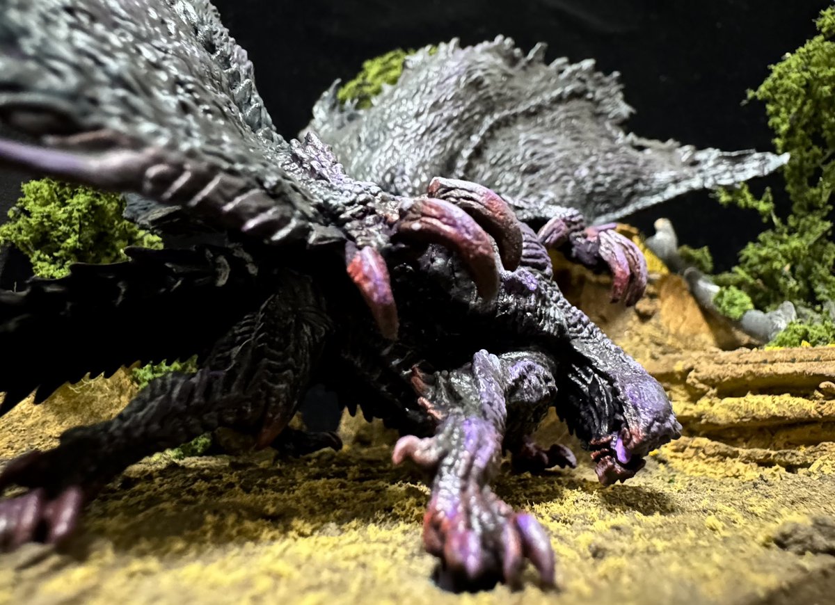 nosukAsan's tweet photo. #MH4 #MHWs 
#カプコンフィギュアビルダー

完成しました
黒蝕竜ゴア•マガラ

アクリルガッシュ全塗装です
深みが出るように数種類の黒を調色して塗装しました

狂竜ウィルスとかあったなぁ🦠
ワイルズは未プレイだけどマガラが居る...らしい？ https://t.co/5XCk7zBySb