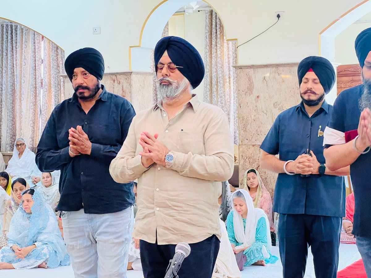 hskalka's tweet image. ਬੀਬੀ ਰਣਜੀਤ ਕੌਰ ਭਾਟੀਆ (ਮਾਤਾ ਜੀ) ਦੀ ਅੰਤਿਮ ਅਰਦਾਸ ’ਚ ਹਾਜ਼ਰੀ ਭਰ ਕੇ ਪਵਿੱਤਰ ਆਤਮਾ ਦੀ ਸ਼ਾਂਤੀ ਲਈ ਅਰਦਾਸ ਕੀਤੀ।

#RIP #Tribute #Ardas #Waheguru