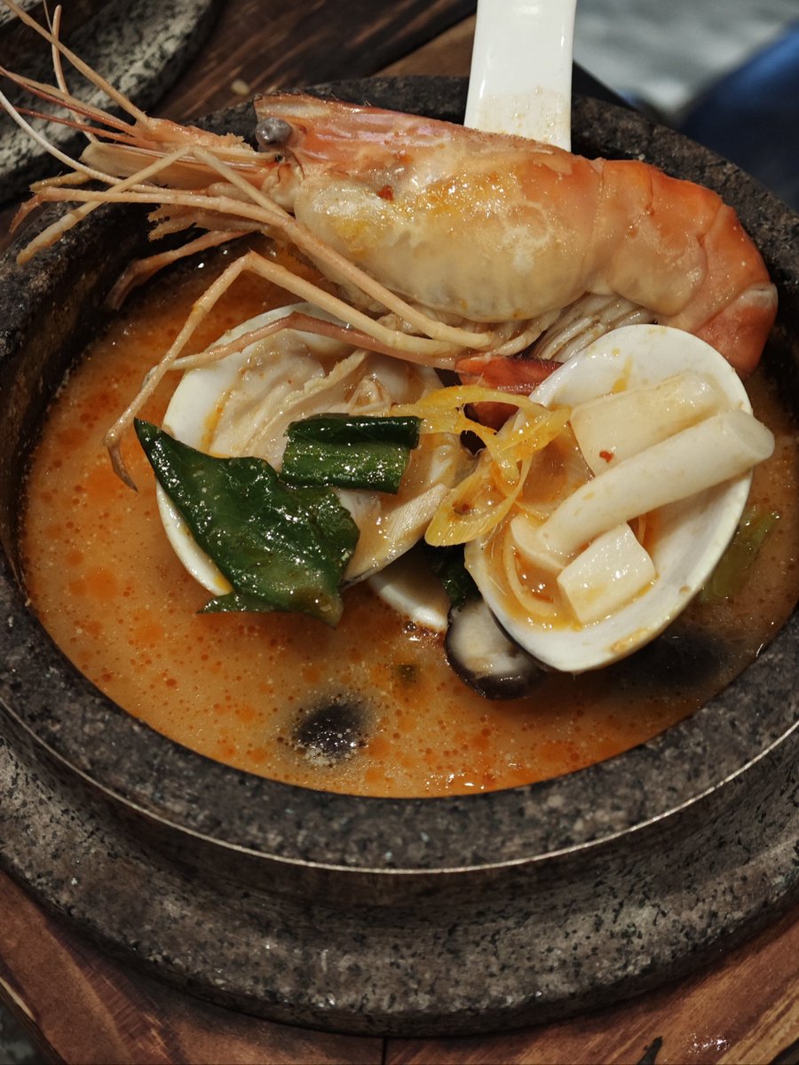 lauryn0207's tweet image. "Savor the bold flavors of Thailand!  Try our creamy Tom Yum Goong—spicy, tangy, and packed with fresh shrimp u0026 lemongrass. A taste of Bangkok in every bite!  #ThaiFood #Foodie"