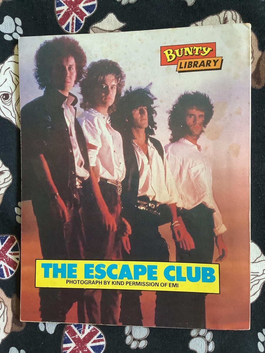 WatsonsVintage's tweet image. A Fun, Nostalgic #40thBirthday #giftforher Rare Vintage 1986 ‘Bunty' Picture Story Library For Girls Mini Comic No. 276 Full Comic Strip Story - Complete with Handmade GiftTag etsy.me/4n6AvfJ via @Etsy #Bunty #MiniComics #VintageComics #1986Gift #Dolly #Dolphins