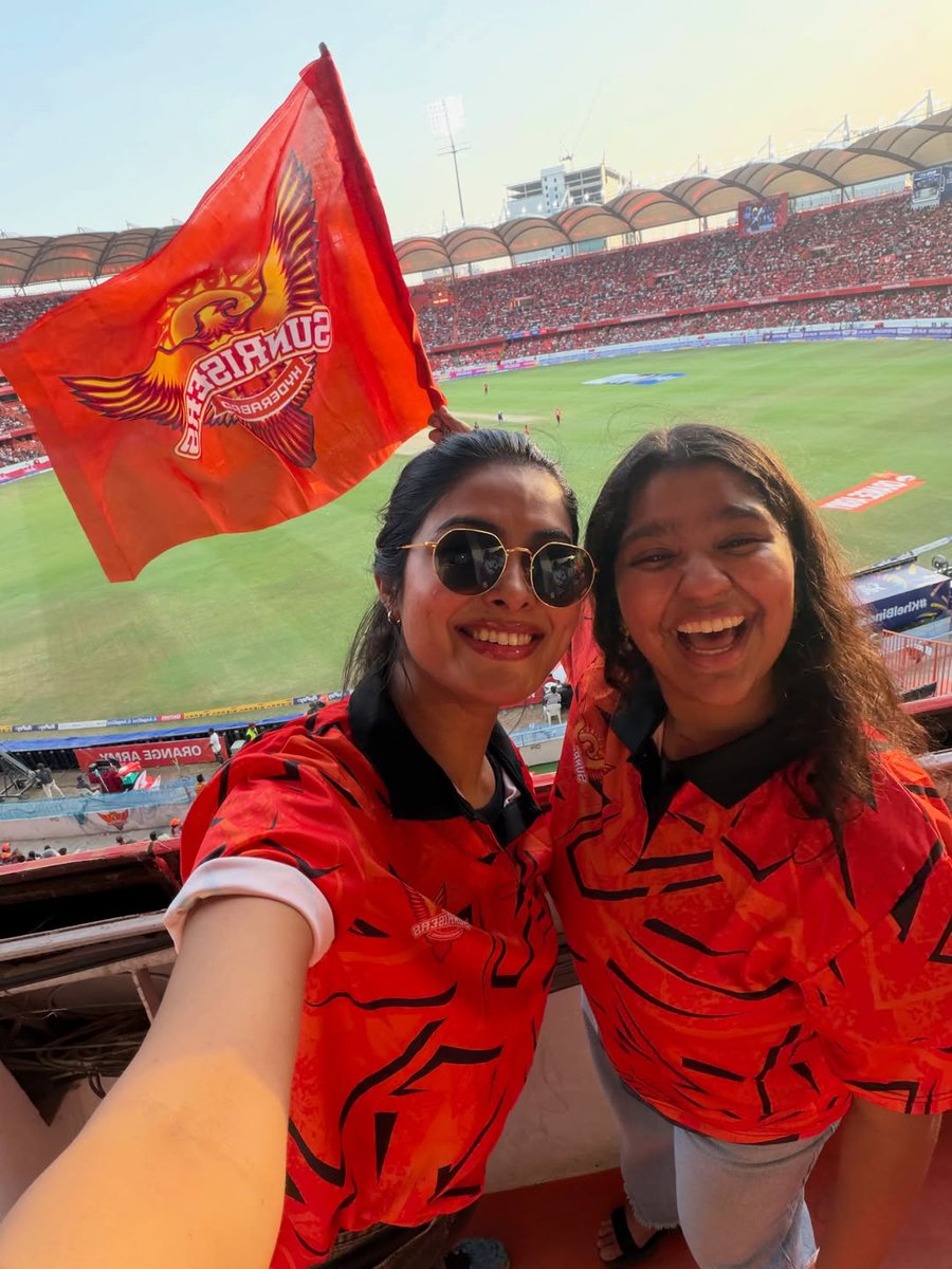 HydTimes's tweet photo. Divi checks off a first — watching her debut live match from the stadium ✨
#DiviVadthya #StadiumDiaries #FirstMatch #CricketVibes #MatchDay #LiveFromStadium #Tollywood #GameNight https://t.co/lhCAJR75G2