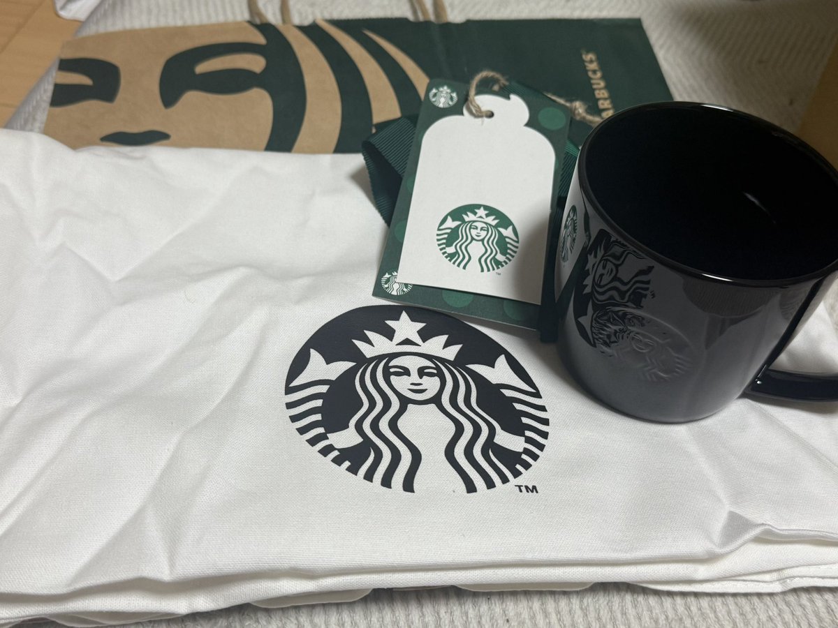 アカツキ tweet media