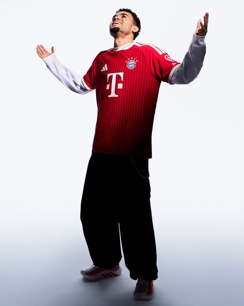 brfootball's tweet image. Bayern drop their home kit for 2026-27 🟥