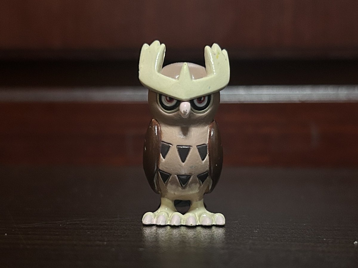 ポケモン モンコレ ヨルノズク 色違い モンコレよりヨルノズク瞳のハイライトもしっかりと塗られている