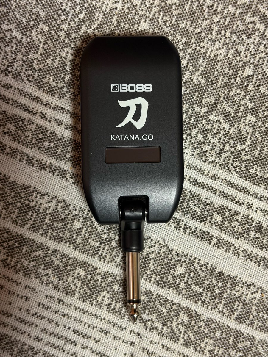 FactEver's tweet image. ヘッドフォン・アンプってやつ買いました😄購入3日目。音質よろしいです。オーディオ・インターフェースとしても使用可能。アプリ英語なんで直感に頼る😅ベースにも使用可能。#boss #katana-go #amp