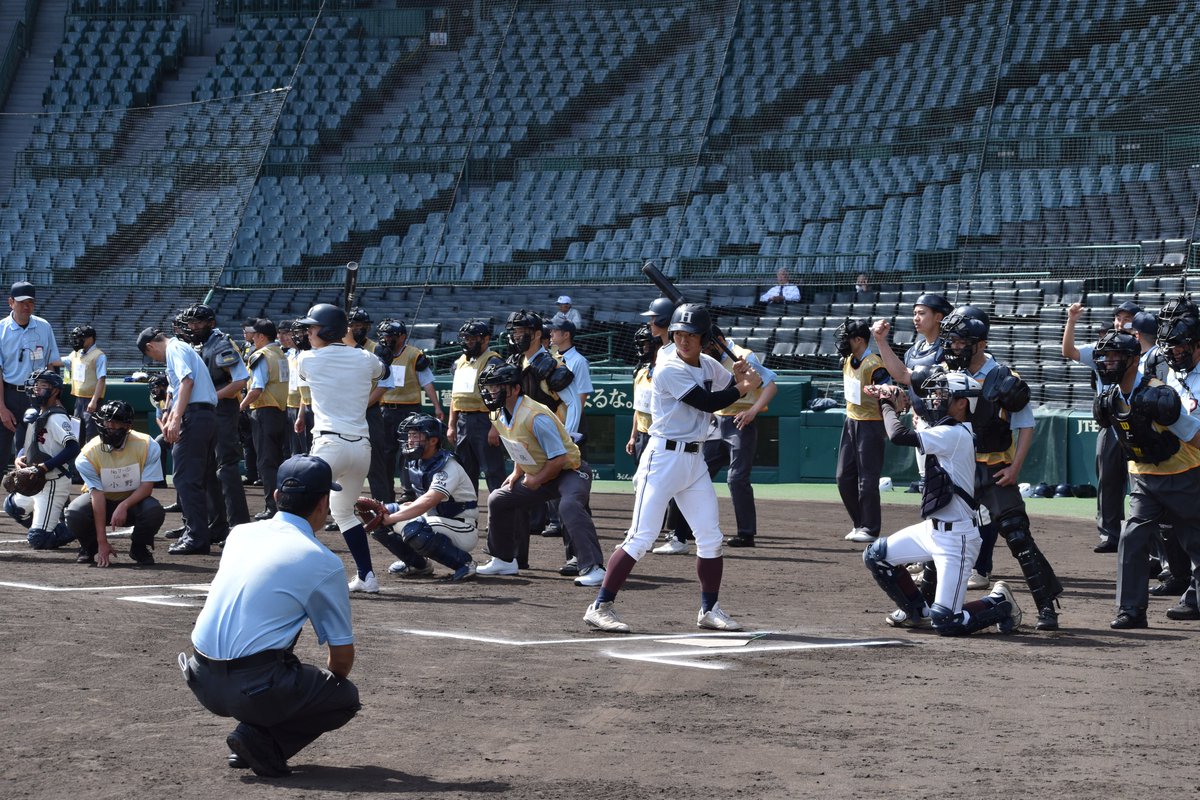 ＼ 第66回全国審判講習会が始まりました ／

今夏の選手権地方大会に向け、47都道府県連盟から推薦された審判委員が阪神甲子園球場で２日間講習会を行います✍

本日は基本動作の確認や、投球判定練習などを行いました⚾

明日は模擬試合などで、より実戦的な講習を行う予定です！
