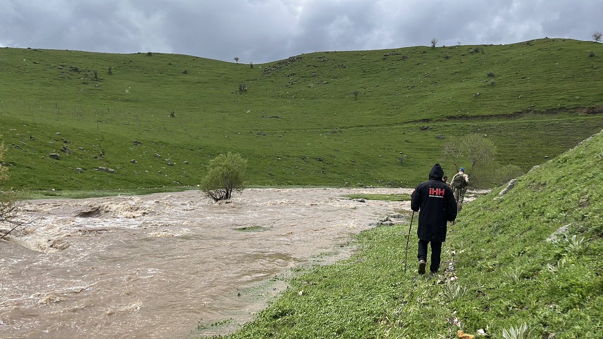 ihhafet's tweet photo. İHH Arama Kurtarma Bingöl ekibimiz, AFAD’dan gelen çağrı üzerine Bingöl Solhan’da kaybolan vatandaşımızı arama çalışmalarına 1 araç 5 gönüllü ile destek veriyor. https://t.co/gq5d4szfyN