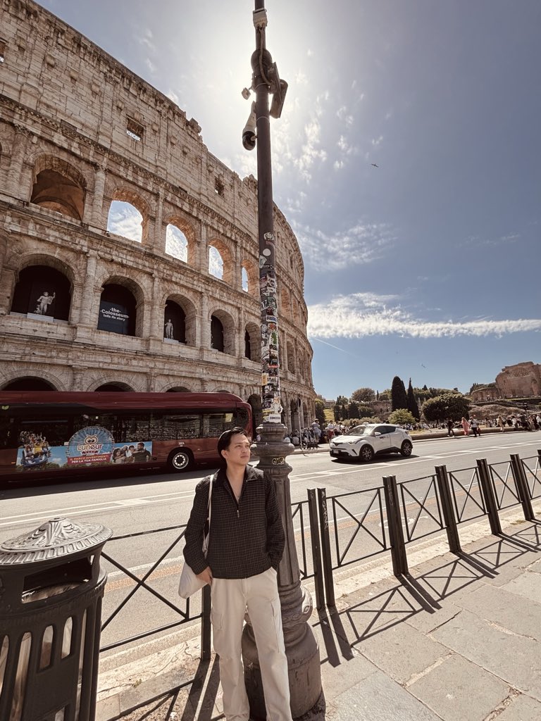 NikoDave1996's tweet photo. from italy to france to barcelona,Spain in 1 week. thank u G 😘🥰 https://t.co/kmtSVFd191