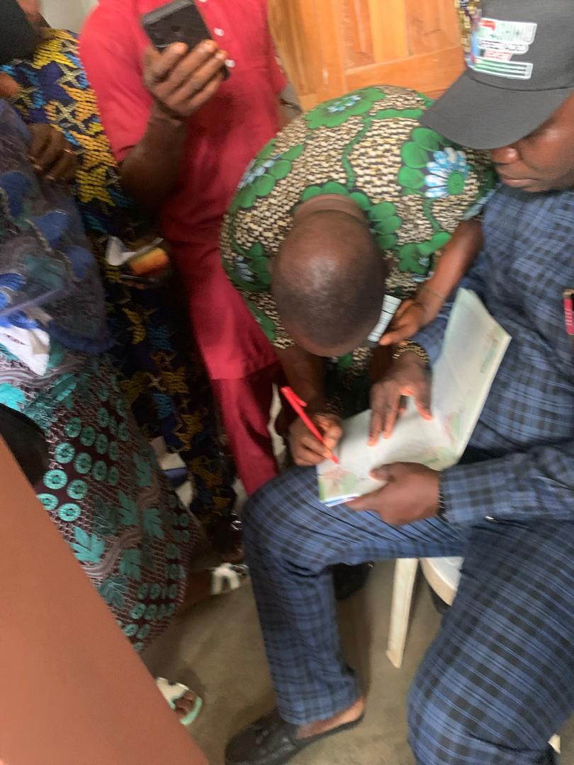 afeezadio4's tweet photo. To the esteemed APC leaders, executives, and party faithful across the Egbeda/Ona-Ara Federal Constituency: I offer my deepest gratitude to everyone who signed my nomination form.Because the form was restricted to just 120 signatures, https://t.co/K7jsvRrXTM