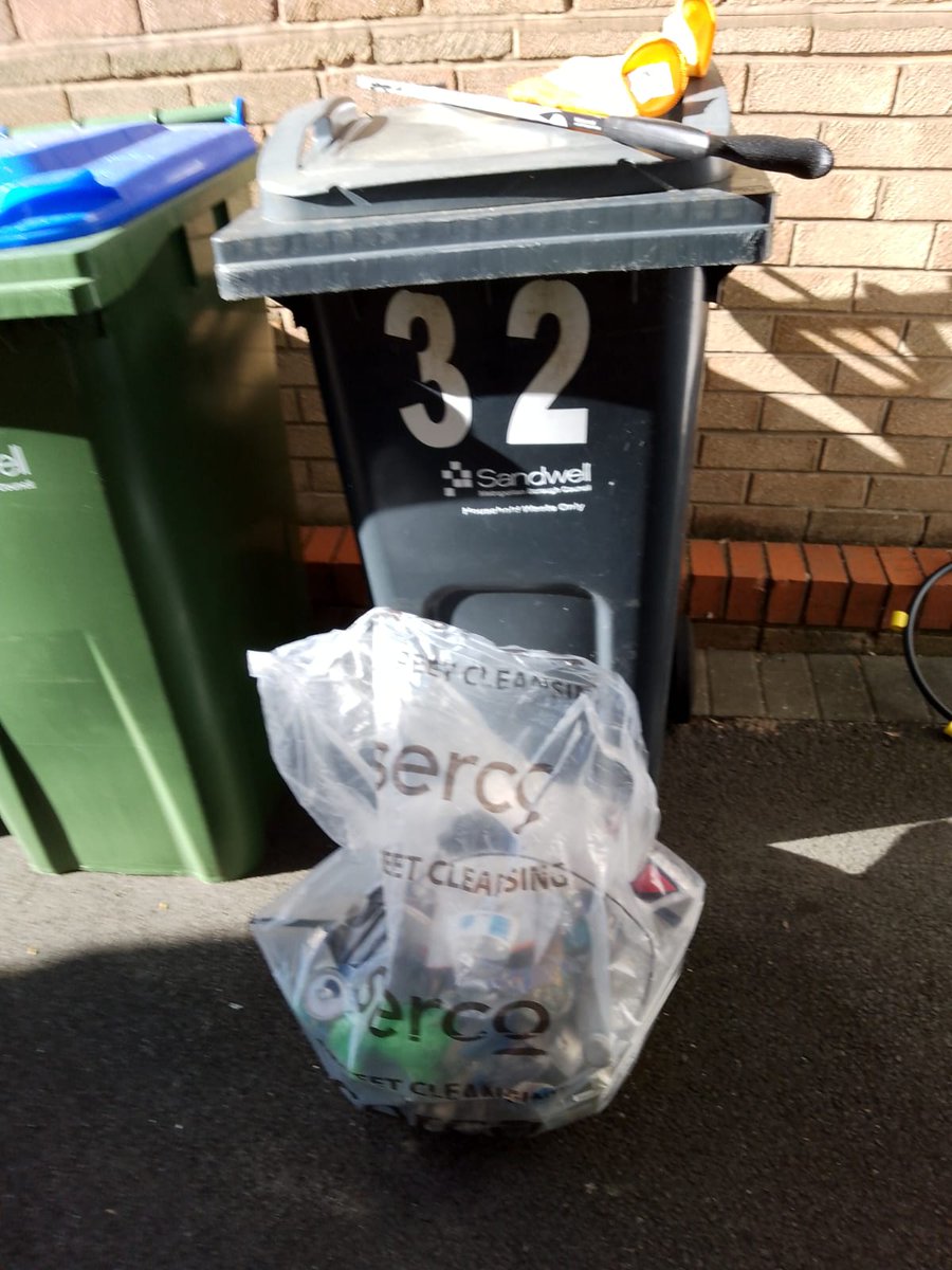 Litterwatch1's tweet image. Happy Bank Holiday! Huge thanks to Catherine for spending her day off litter picking in #RowleyRegis. We’re so grateful to her and all our volunteers for keeping our community clean. ,#Volunteering is the perfect way to get out and walk with purpose!  #Volunteer #sandwell
