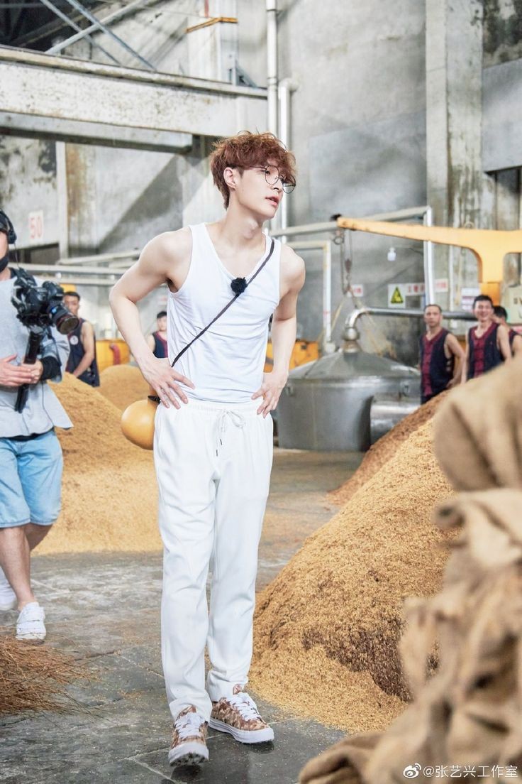 Yixing Thirst Traps tweet media