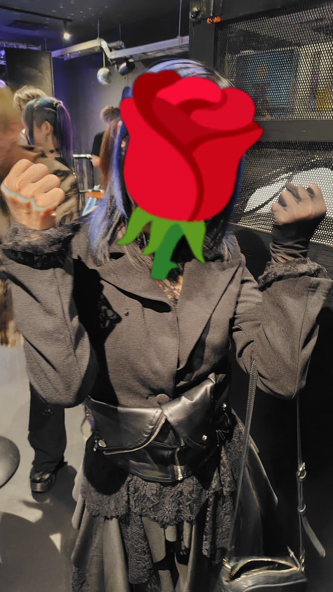 yottaman2's tweet photo. 5/3(日)　筑波パ��クダイナー
ドルパークゴーゴー！
#rze ちゃん
（@r6uze）
怪しい目隠しから
歌うまカッコいい声
が！MC声は　甘々声
ギャップが凄く良い🥰 https://t.co/yNwfHPFDUX