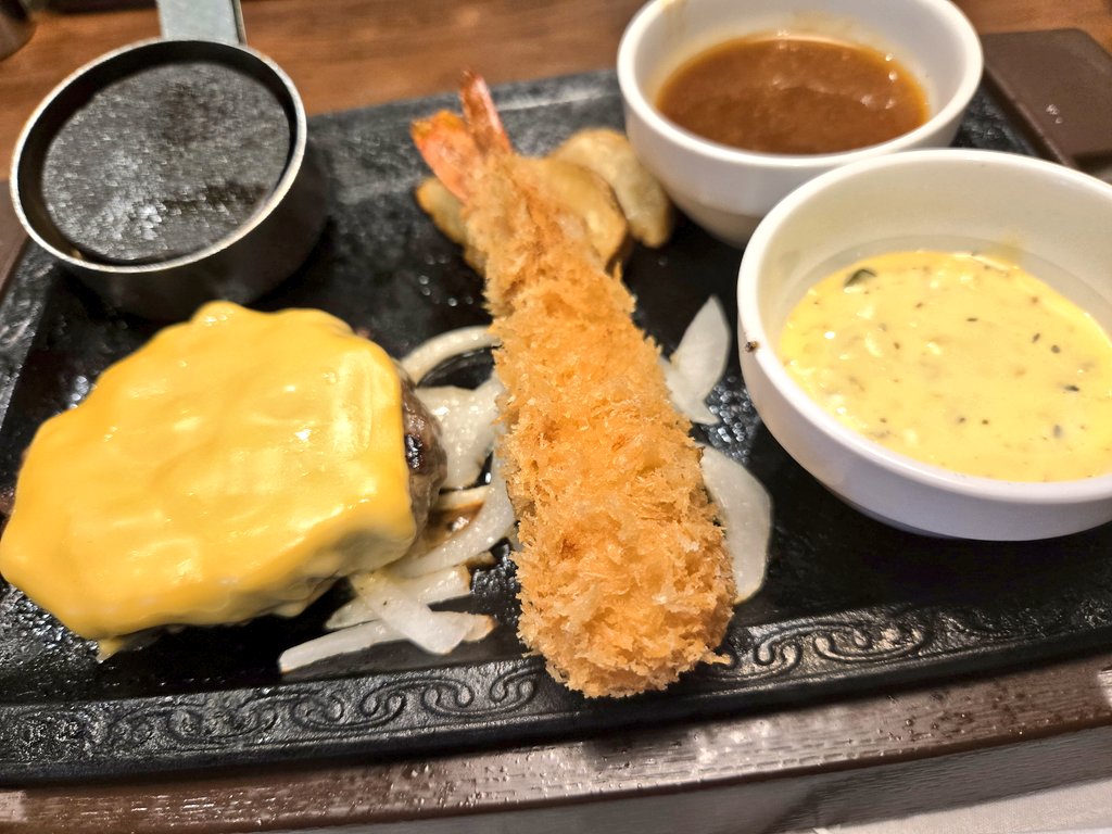 ねむ🐴‎𖤐‎ ̖́- tweet media