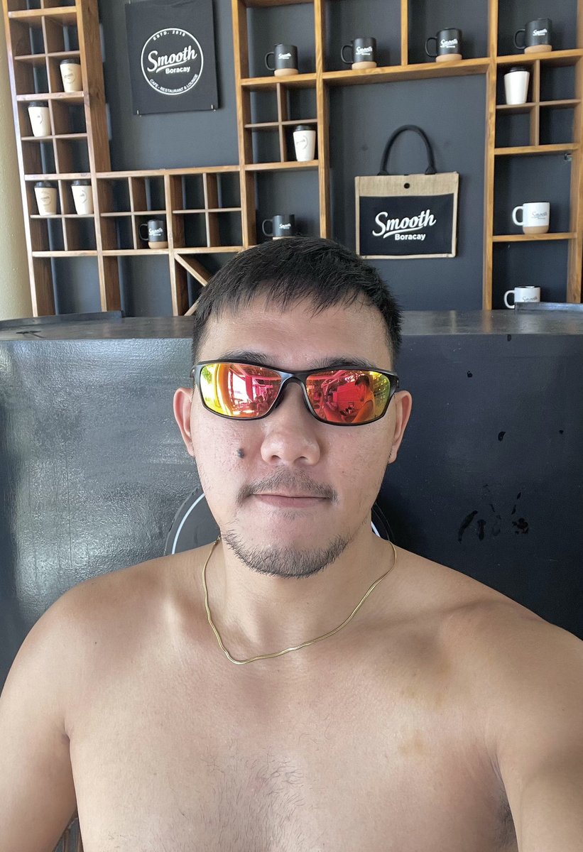 dongjuan97's tweet photo. Out of office. Into the sun. ☀️ 🏝️ 🌊 #HappyMonday #DNDMode #Boracay https://t.co/9YcgL39Cs1