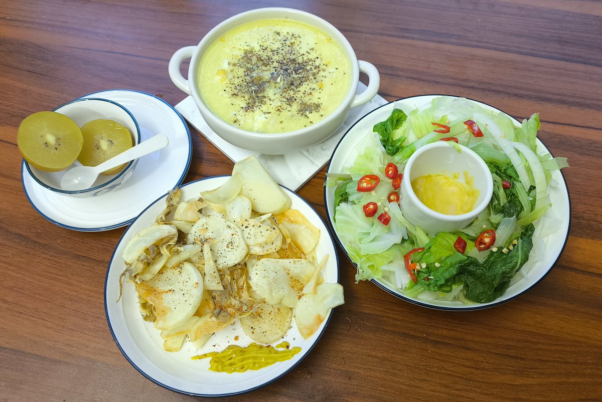 我做了自己炸的洋芋片+沙拉+雞蓉玉米湯+水果套餐
誇誇我