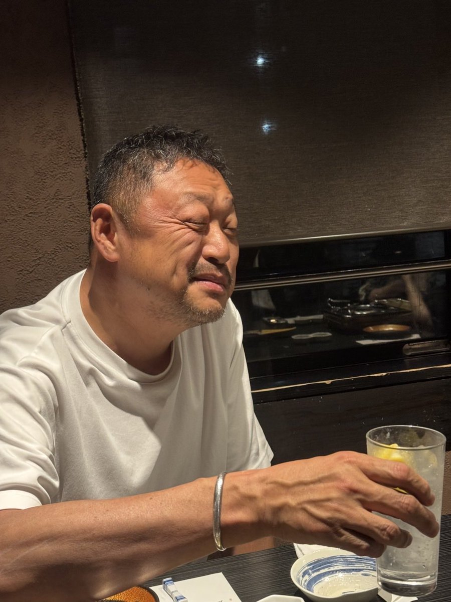 モナキ tweet media
