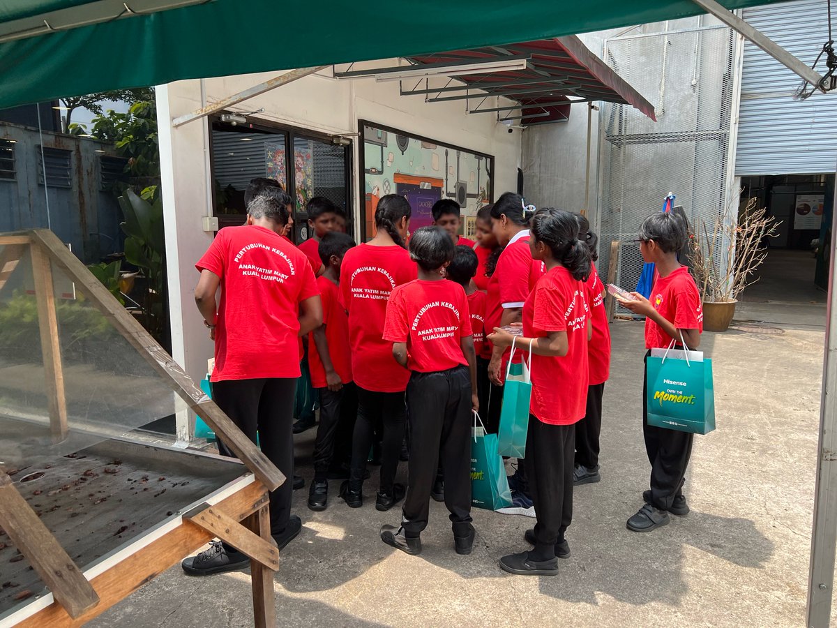 HisenseMalaysia's tweet image. Smiles, laughter &amp;amp; a whole lot of chocolate! 🍫

✨ On April 12, we brought the wonderful kids from Pertubuhan Kebajikan Anak Yatim Mary KL for a fun factory tour &amp;amp; DIY chocolate workshop at Benns Ethicoa.
#HisenseMalaysia #Quality #Technology #InnovatingaBrighterLife