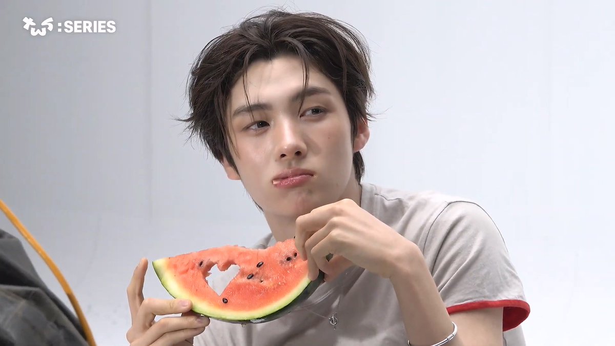 뭘봐 tweet media