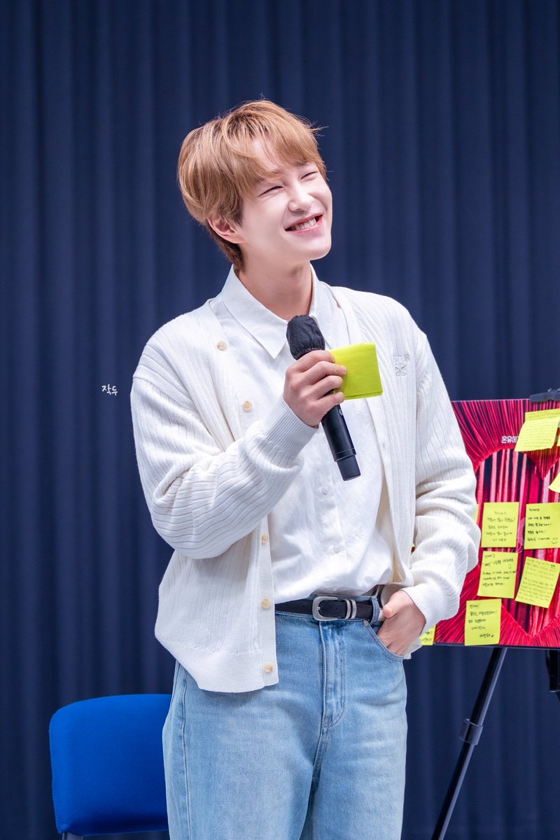 260502 사운드웨이브 온유 팬싸
나 이 표정이 진짜 조아 ㅋㅋㅋ 
#온유 #ONEW #이진기 #オンユ #ONEW_TOUGH_LOVE #TOUGH_LOVE #터프러브