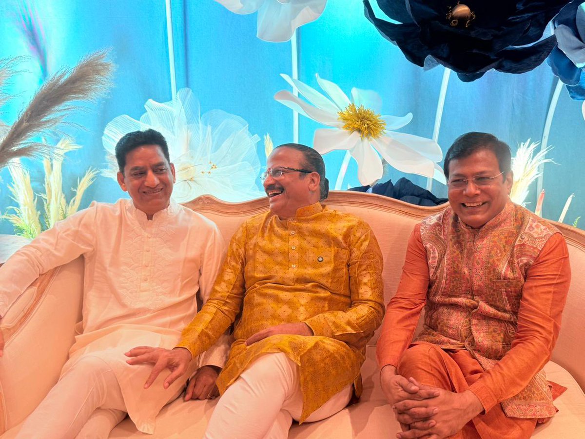 kishorkhabiya's tweet image. Celebrating love, rhythm, and togetherness in the most joyful way in the Sangeet night of Preksha the daughter of my friends Vinay &amp;amp; Raina along with Rishabh ✨💛🪩
Music, laughter &amp;amp; endless energy on the dance floor — truly a night to remember! 💃🏻🕺🏻

#SangeetNights #WeddingVibes