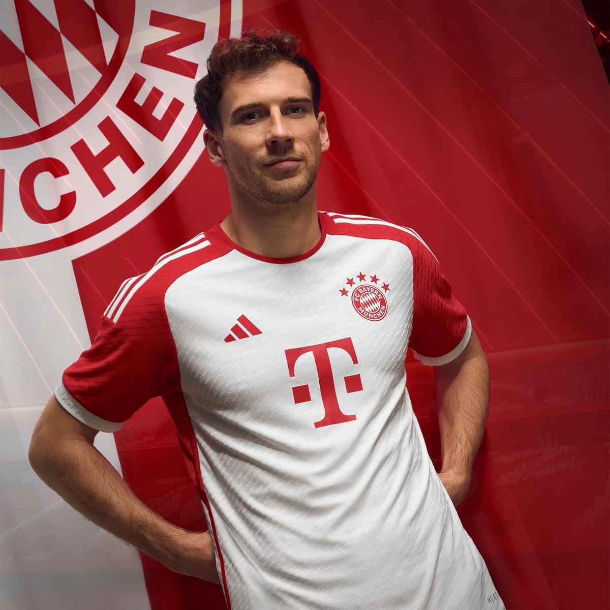 MediaBayernFR's tweet photo. Les 4 derniers maillots domicile du Bayern

Je vous jure, y’a des légendes sur ce réseau, je sais même pas comment c’est possible qu’elles puissent exister https://t.co/EXWGj7jADc