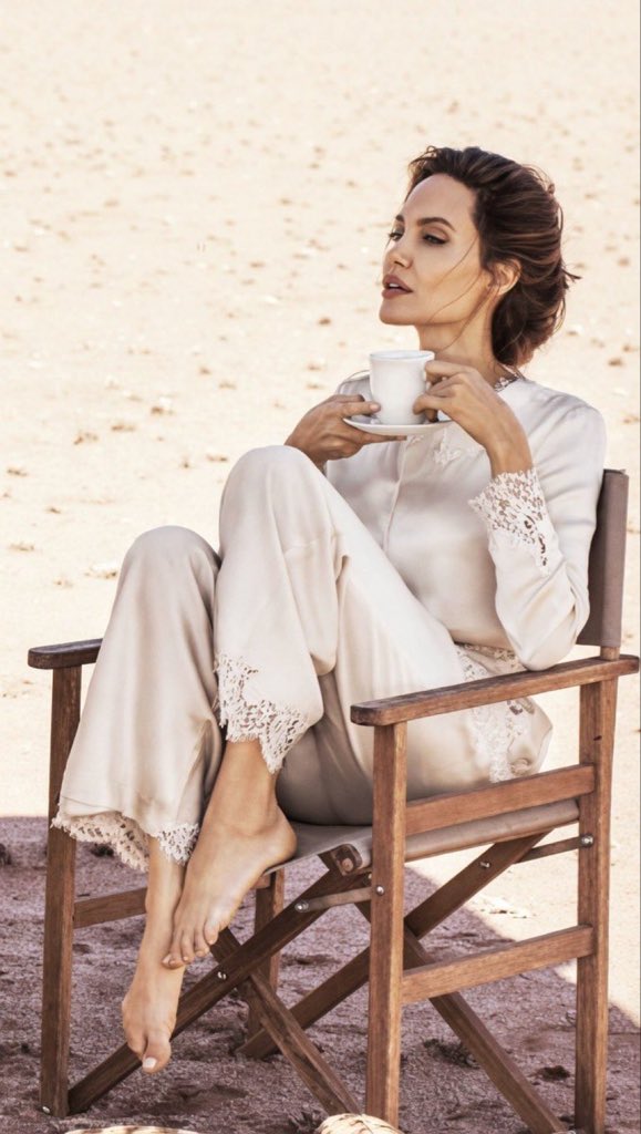 Star angelina jolie tweet media